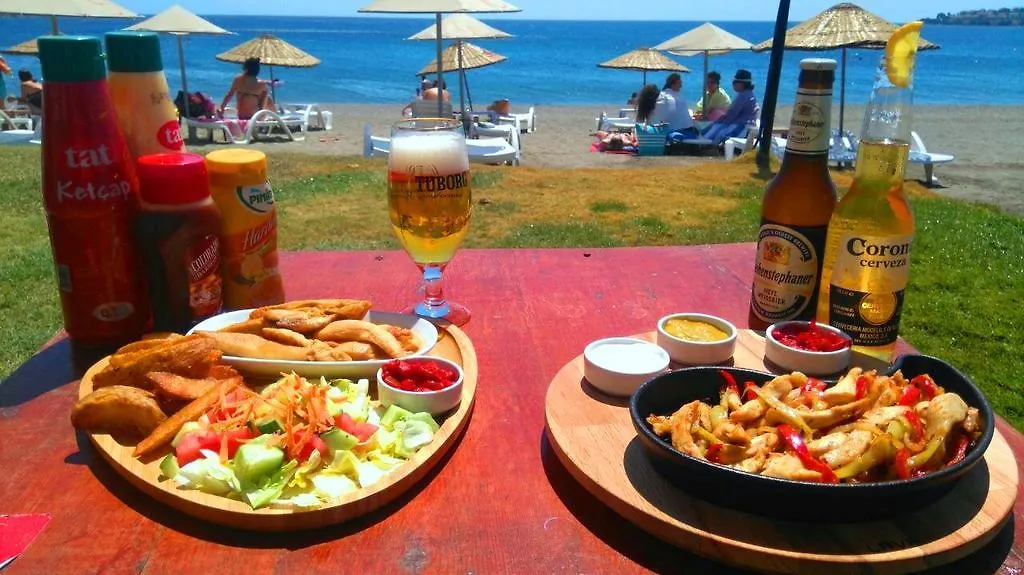 Mali Beach Siğacık Turkije